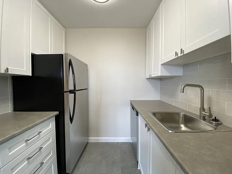 2199 Walker Ave — Photo 6