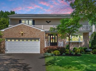 8 Adelina Ct, Cedar Grove, NJ 07009