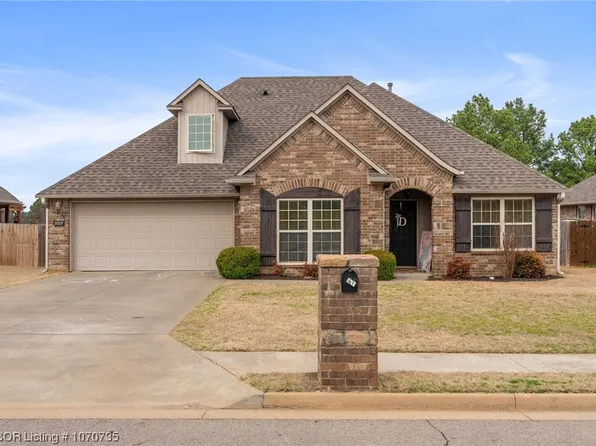 8001 Bridgewood Ln, Fort Smith, AR 72916