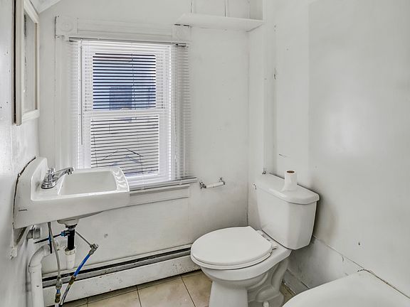 3rd image of 221 Willow St Floor 2