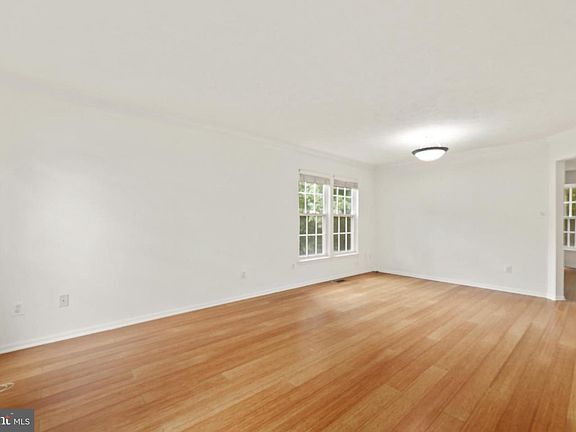 3rd image of 9242 Matthew Dr