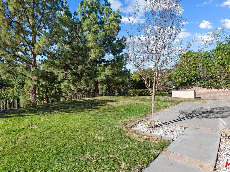 24310 Belford Ct — Photo 66