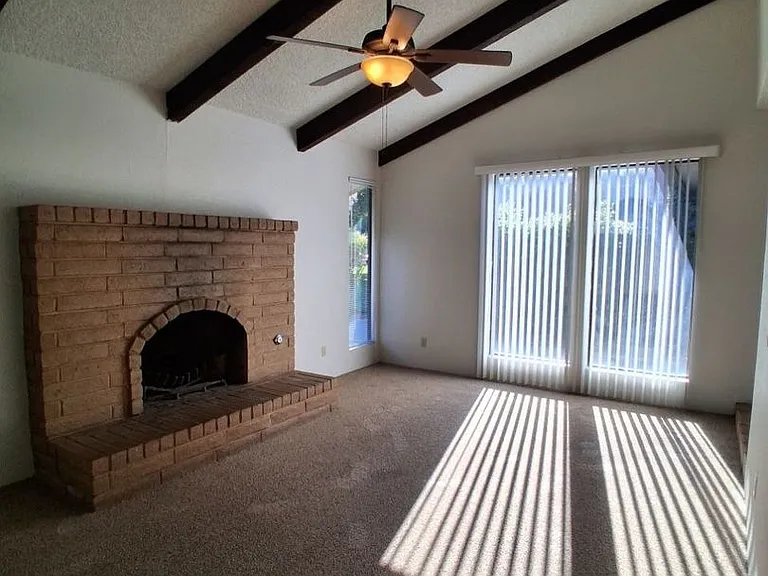 4597 N Emerson Ave — Photo 4