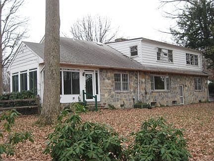 3rd image of 313 Tarrytown Dr