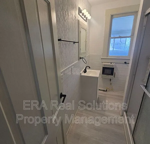 133 N Eureka Ave — Photo 19