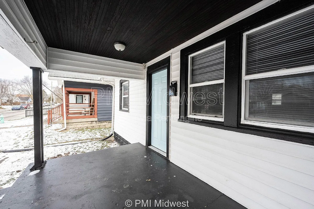 Building Photo - 729 N Bosart Ave