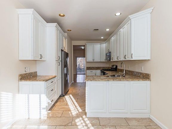 5th image of 149 Willow Wood Dr