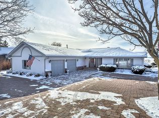 948 Ceylon Ct, Lake Geneva, WI 53147