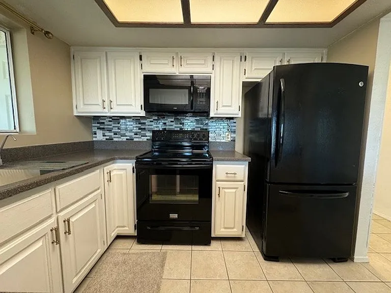2022 Merrill Ln #10G — Photo 15