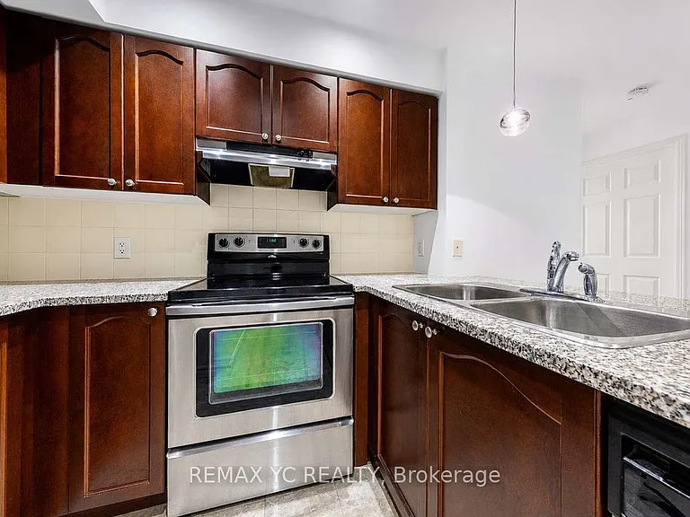 35 Hollywood Ave #216 — Photo 2