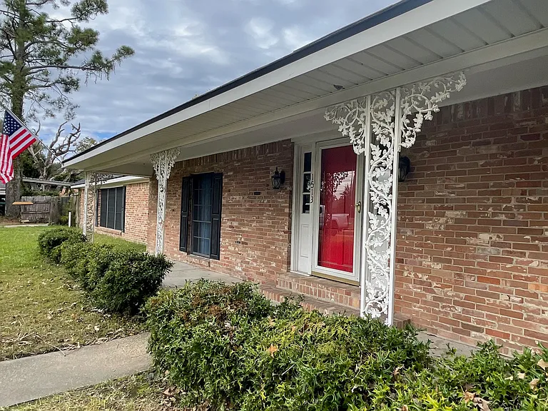 1513 Briarwood St — Photo 32
