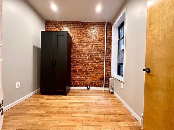 3rd image of 290 Suydam St APT 2R