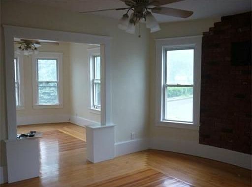 4th image of 365 1/2 Lincoln Ave