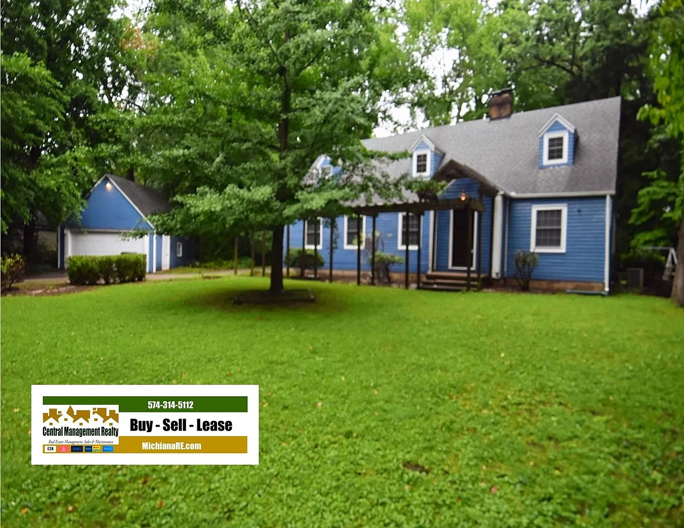 4 bedroom 2.5 bath South Bend home on large wooded lot — Photo 1