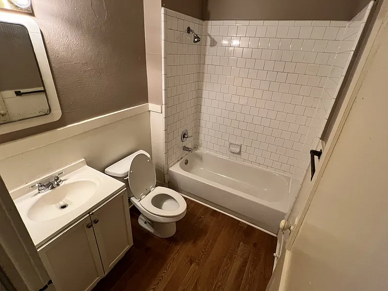 827 E Main St #B — Photo 7