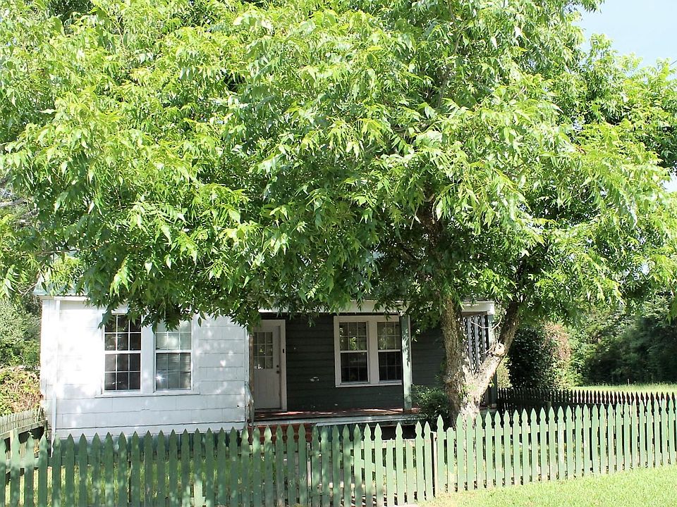 2nd image of 209 N Division St
