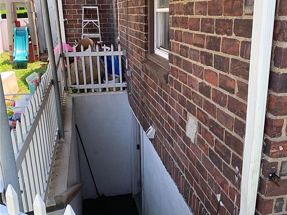 5th image of 17 Flint Ave
