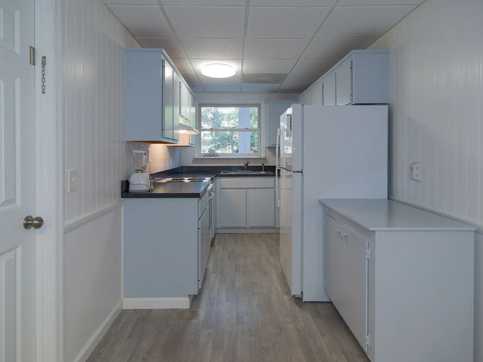 2 bed, 1000 sqft, $1,800 — Photo 3