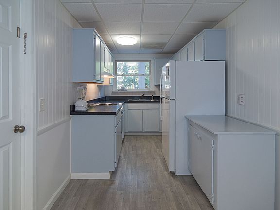 3rd image of 55 Wyndham Rd #1