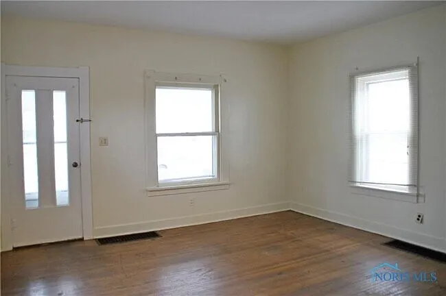 343 N Grove St — Photo 4