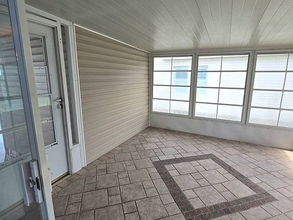 3rd image of 125 Lake Michigan Dr