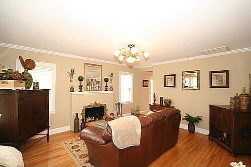 3rd image of 1347 S New Haven Ave