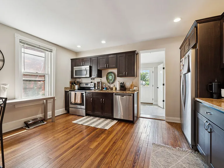 222 N New St — Photo 12