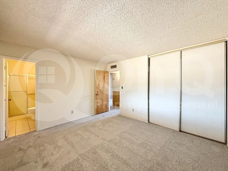5208 S 40th Pl — Photo 16