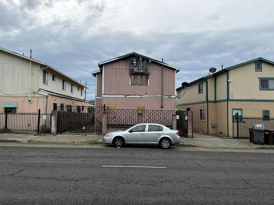 1st image of 2718-2720 73rd Ave