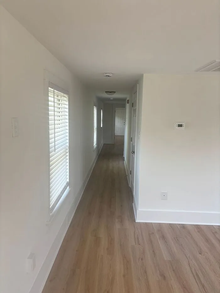 2 bed, 1.0 bath, 921 sqft, $1,300 — Photo 4
