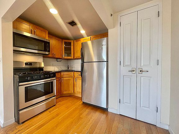 3rd image of 3110 23rd St APT 6D