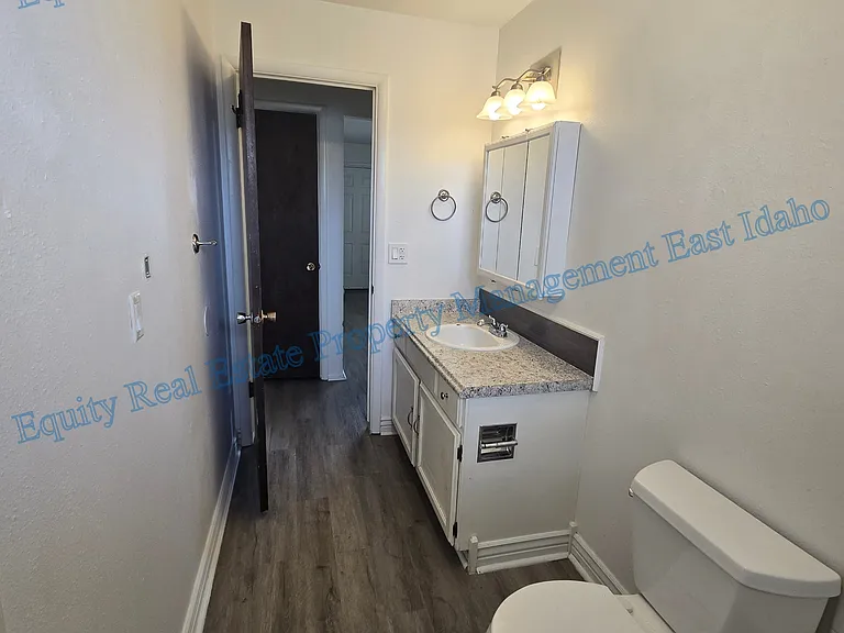 ID - 848, 852, 854, 856 Bryan Rd - LB - 854 — Photo 19