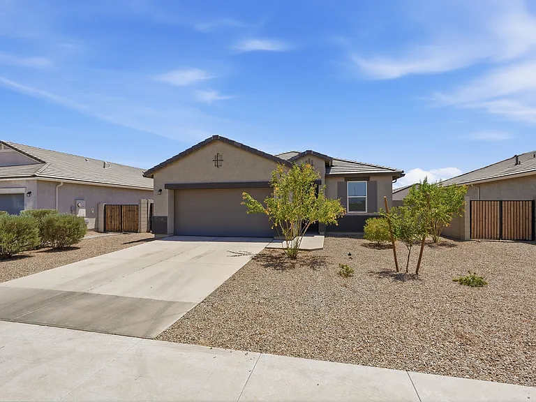 1575 E Fletcher Dr — Photo 3