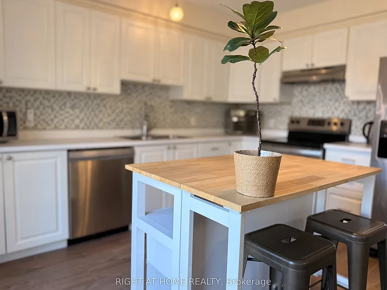 829 Farmstead Dr — Photo 3