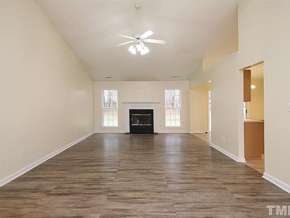 4th image of 2630 Stadium Dr