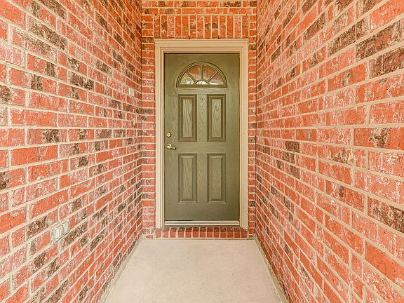 4th image of 26746 Henson Falls Dr