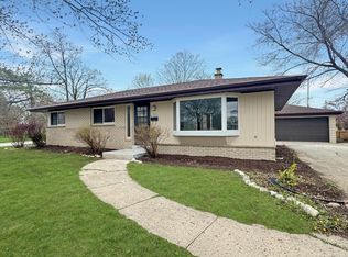 N87W18096 Queensway St, Menomonee Falls, WI 53051
