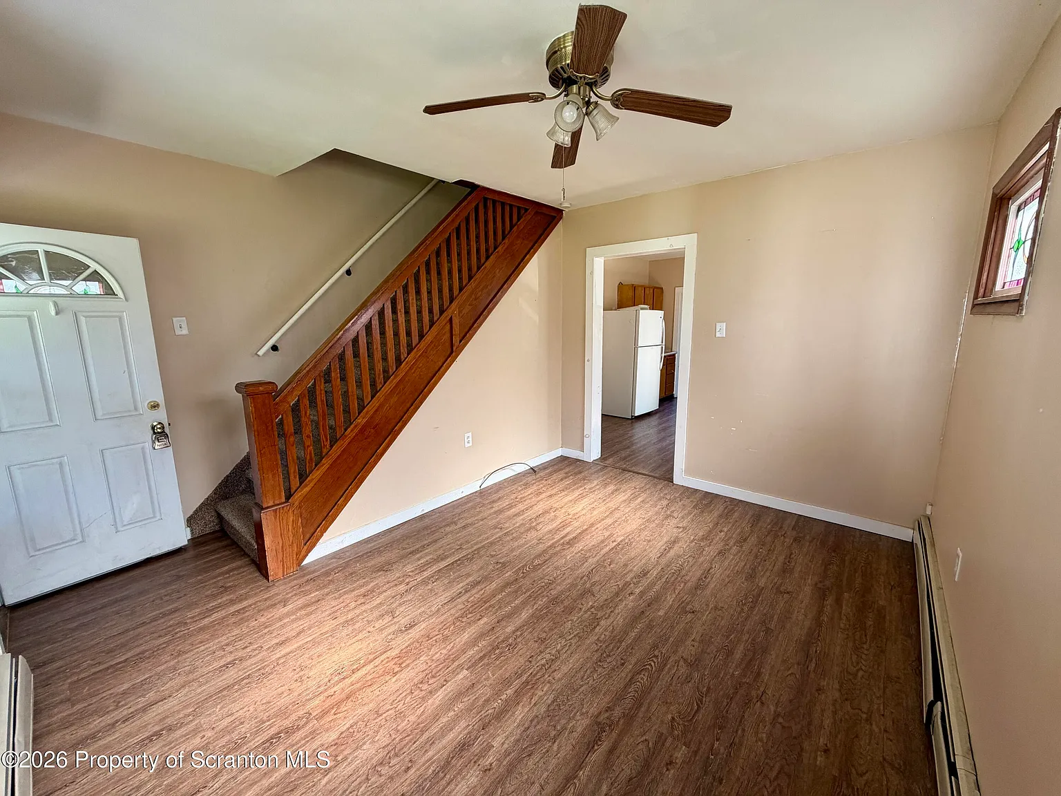 2 bed, 1.0 bath, 1800 sqft, $1,350 — Photo 3