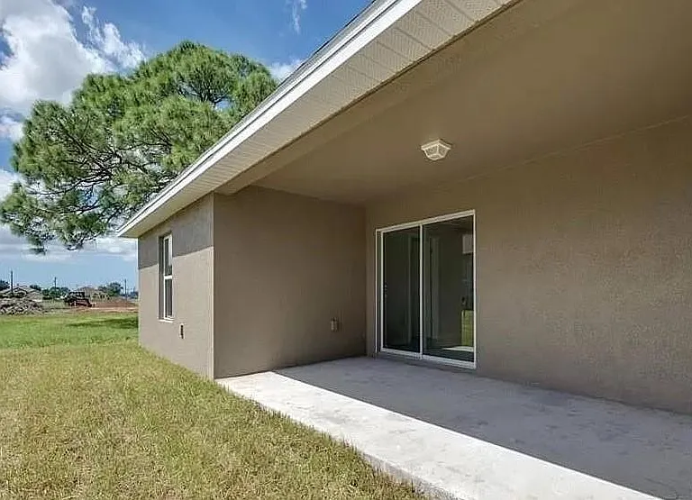 1406 SW Trafalgar Pkwy — Photo 5