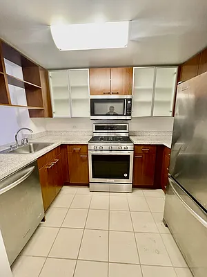 Rented by Cushman & Wakefield (Management) | media 2