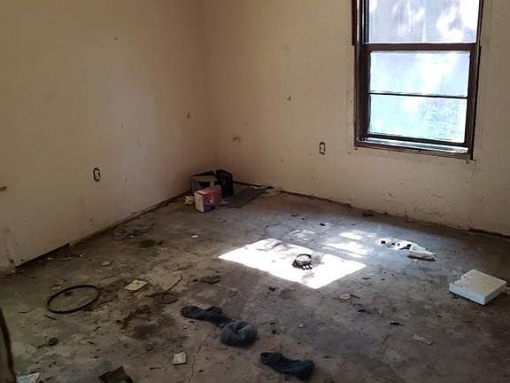 4th image of 7029 Karen St