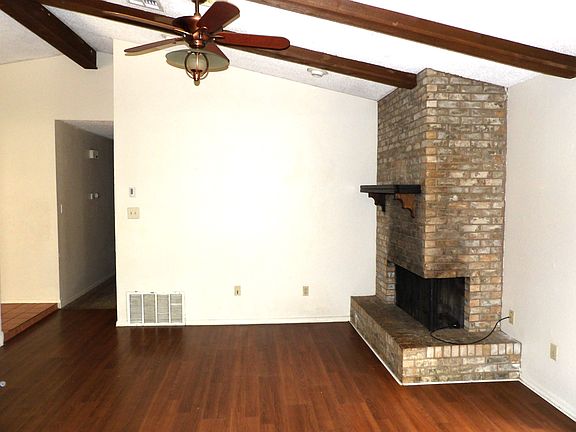 5th image of 4632 NE Dearborn Ave