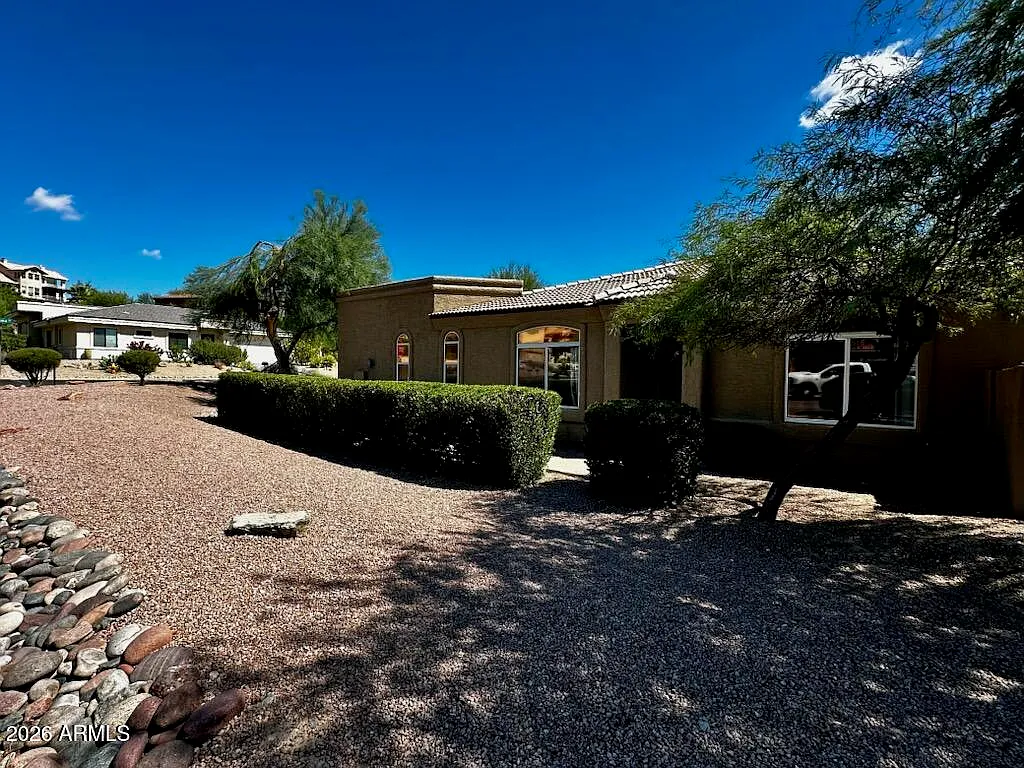 3 bed, 2.5 bath, 1634 sqft, $2,395 — Photo 2