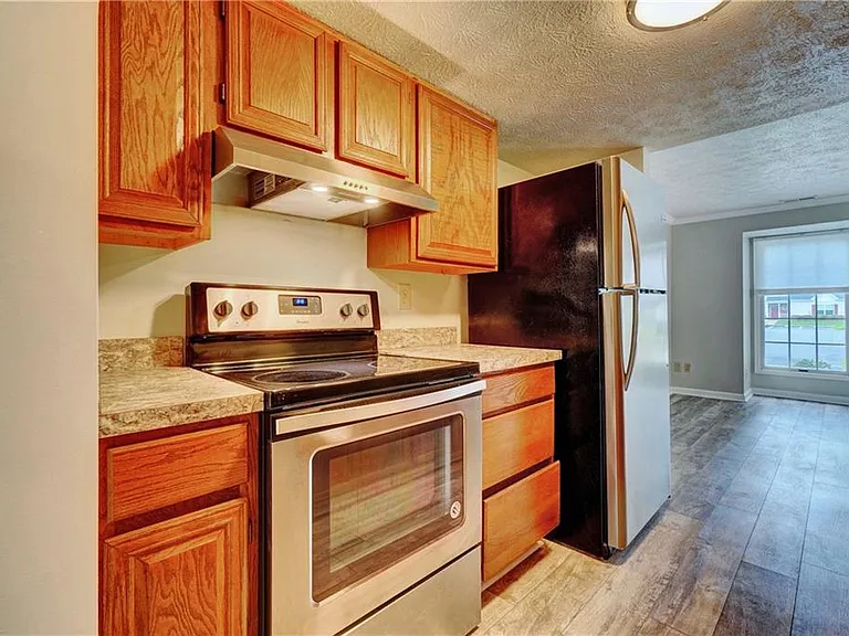 122 Sterling Ct — Photo 12