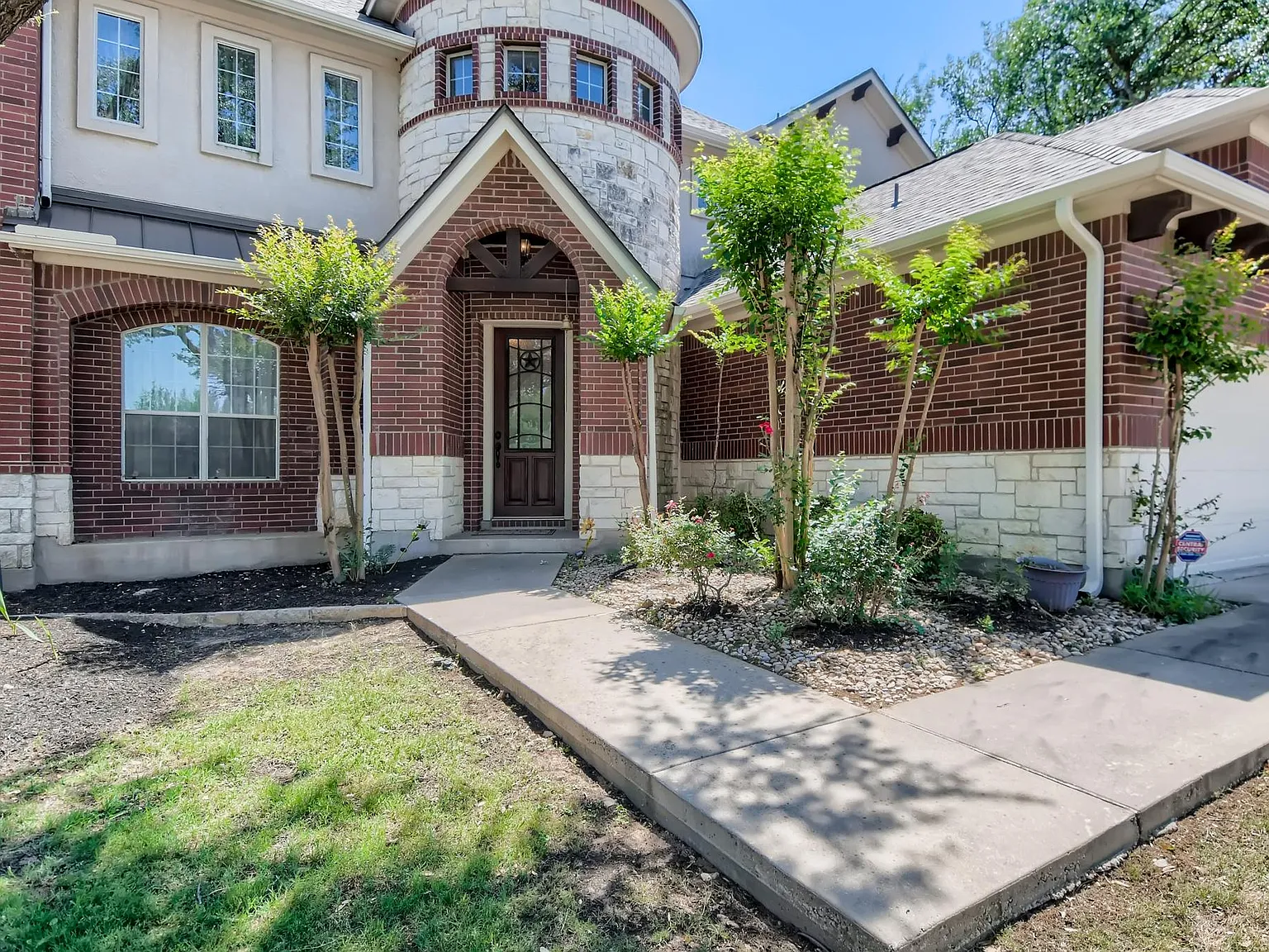 4 bed, 3.5 bath, 4213 sqft, $3,799 — Photo 3
