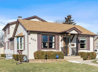 300 N Aldine St, Elgin, IL 60123