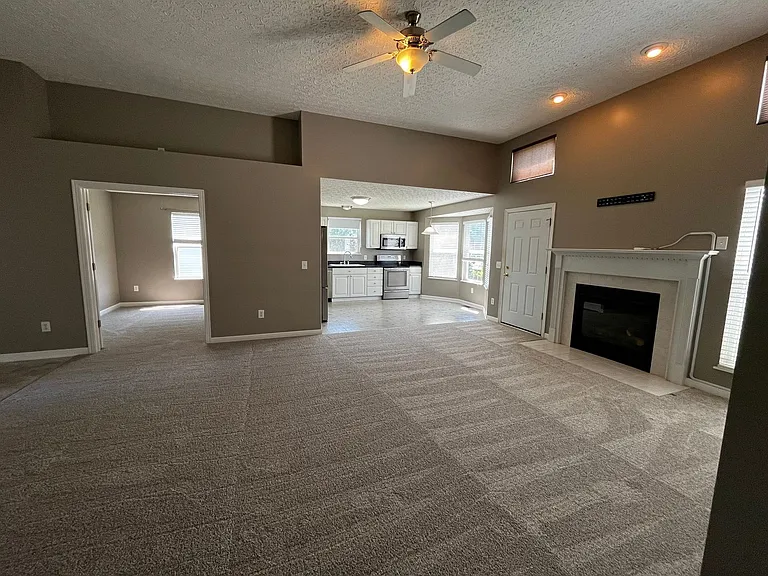 435 Vanderbuilt St — Photo 30