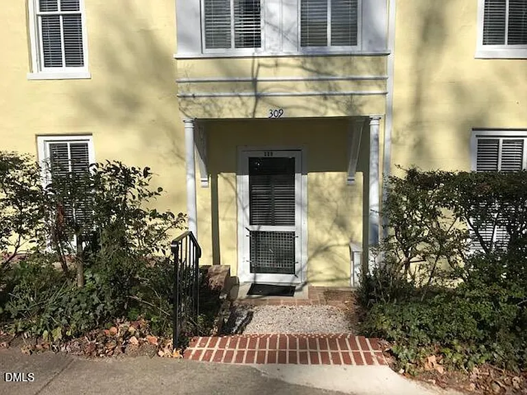 309 E Lane St — Photo 1