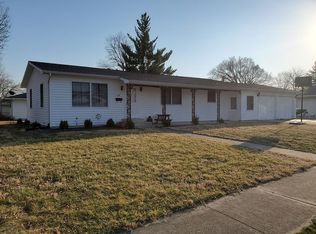 108 E Washington Ave, Altamont, IL 62411
