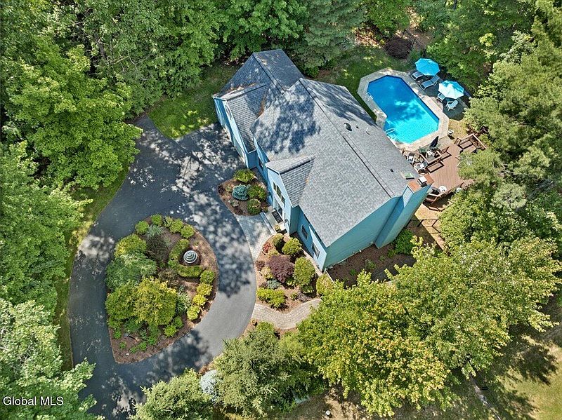 2nd image of 33 Longkill Road